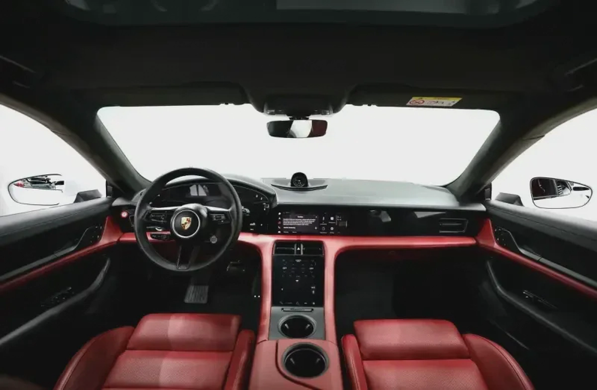 Porsche Taycan Turbo-8-8