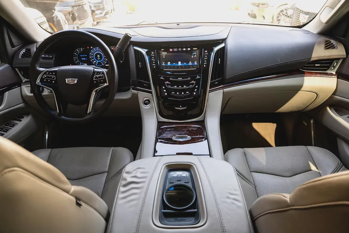 Cadillac Escalade Platinum 2016 GCC 6.2L V8 Low Mileage-14-14