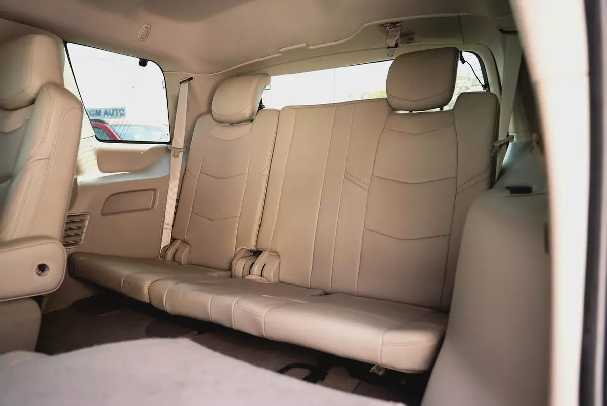 Cadillac Escalade Platinum 2016 GCC 6.2L V8 Low Mileage-15-15