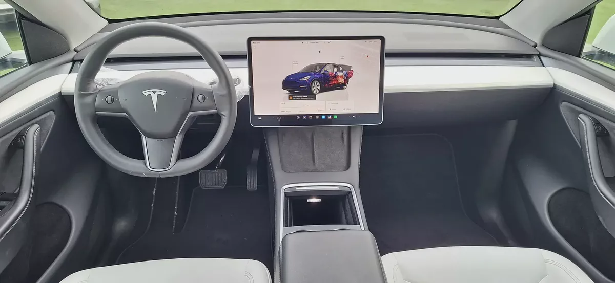 Tesla Model Y Long Range 2024 GCC Specs-10-10