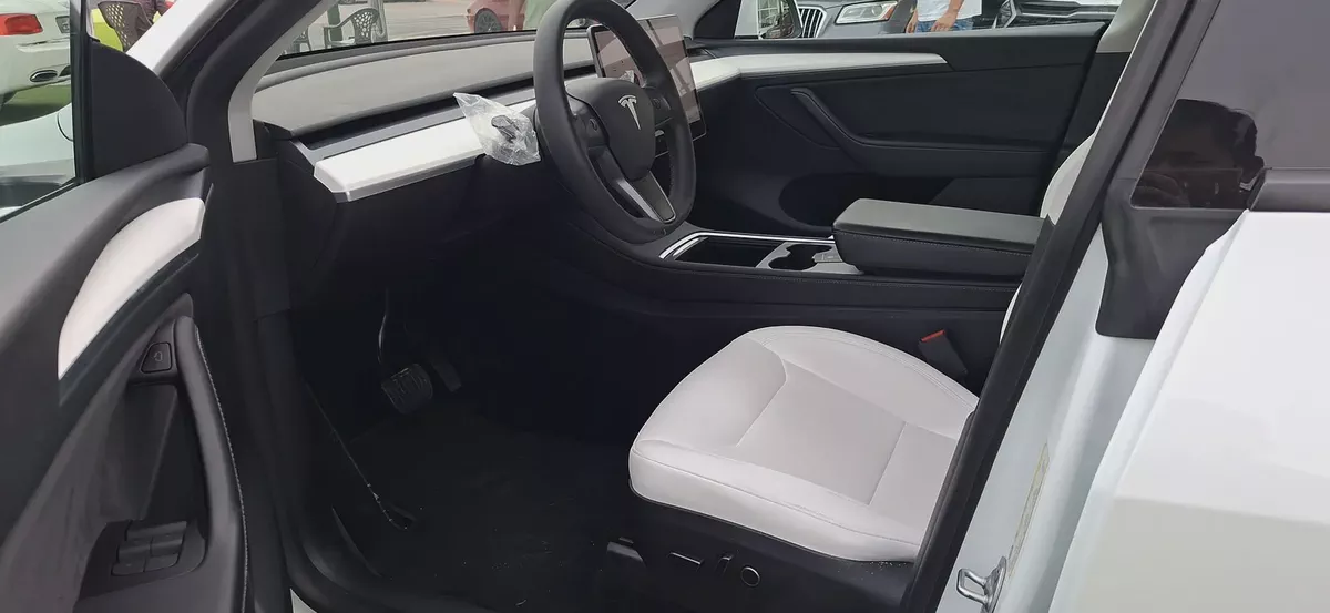 Tesla Model Y Long Range 2024 GCC Specs-6-6