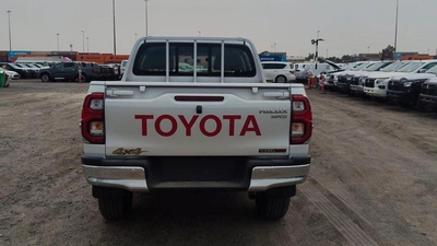 Toyota Hilux SR5 (NON GCC)-2