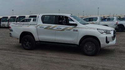 Toyota Hilux SR5 (NON GCC)-5