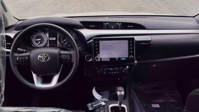 Toyota Hilux SR5 (NON GCC)-6