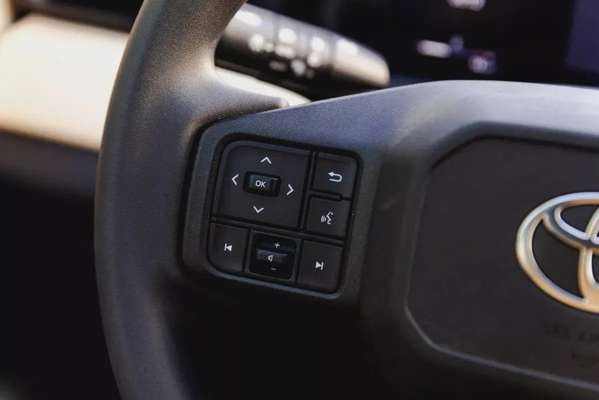 2026 Toyota RAV4 XLE | GCC Specs | Brand New-7-7