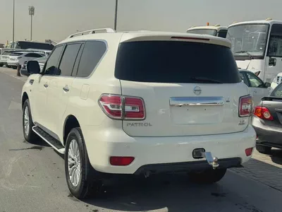 Nissan patrol 2016 white cooor GCC calen car-9