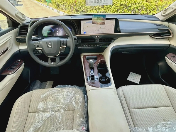 Toyota Crown Platinum 2026 - GCC Specs - Brand New