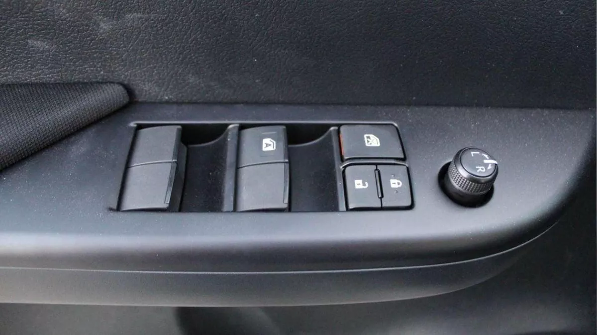 Toyota Hilux SGLX HILUX 2.4L MT DIESEL P.WINDO 2024-11-0