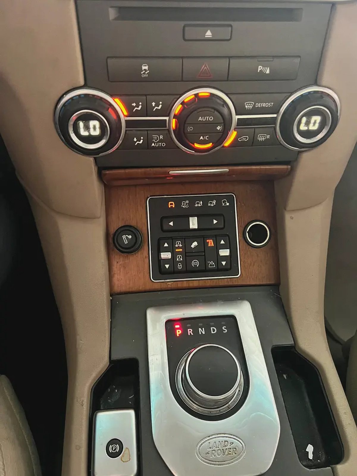 Land Rover LR4 HSE 2016 - GCC Specs - Excellent Condition-17-17