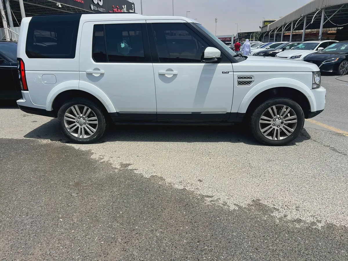 Land Rover LR4 HSE 2016 - GCC Specs - Excellent Condition-5-5