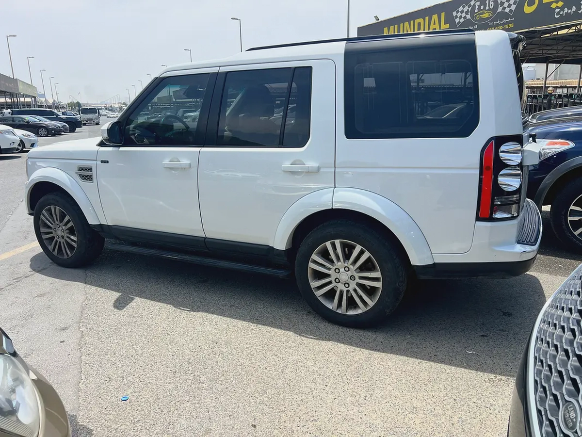 Land Rover LR4 HSE 2016 - GCC Specs - Excellent Condition-6-6