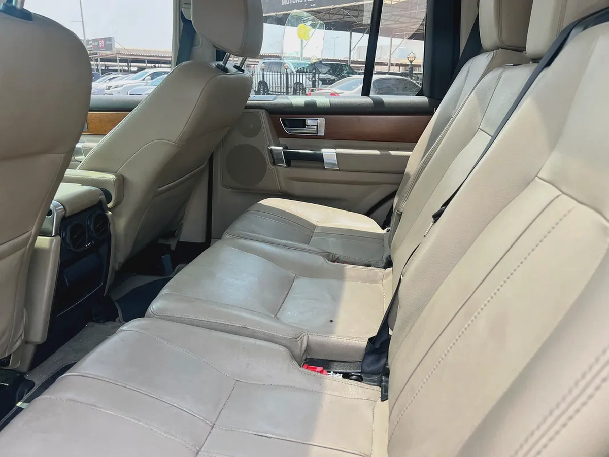 Land Rover LR4 HSE 2016 - GCC Specs - Excellent Condition-8-8