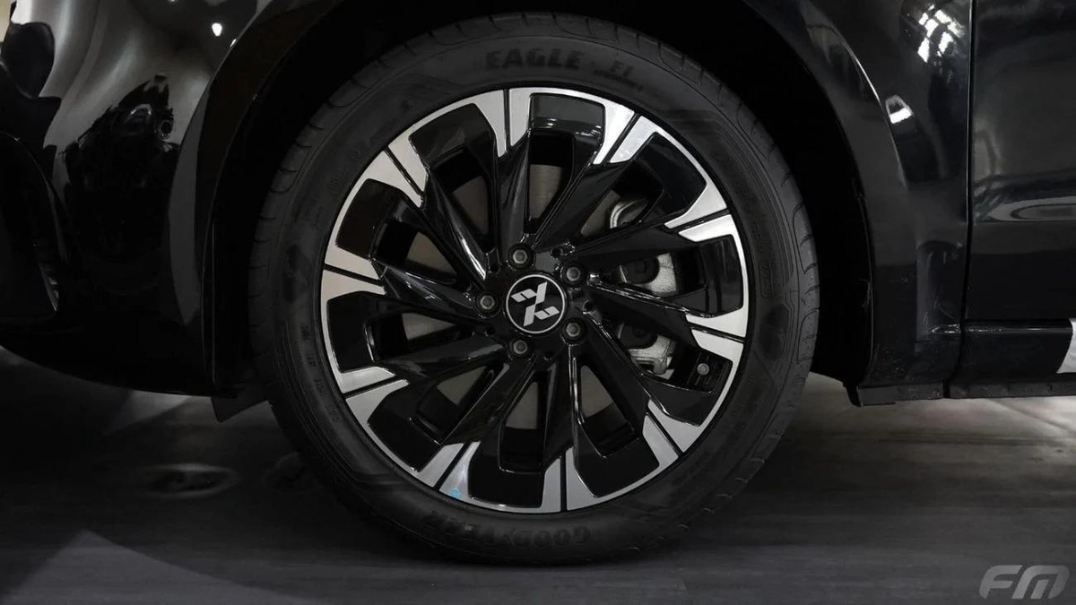 New Mercedes Benz V300 2025-12-12