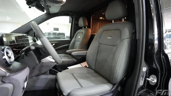 New Mercedes Benz V300 2025