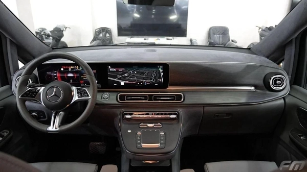New Mercedes Benz V300 2025