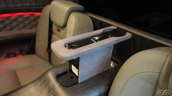 New Mercedes Benz V300 2025