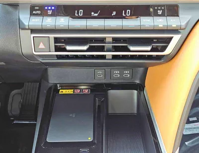 Toyota Camry GLE 2.5L PETROL V4 || RADAR | PANORAMIC ROOF | LEATHER WITH PWR SEATS (CODE # CGLER)-18