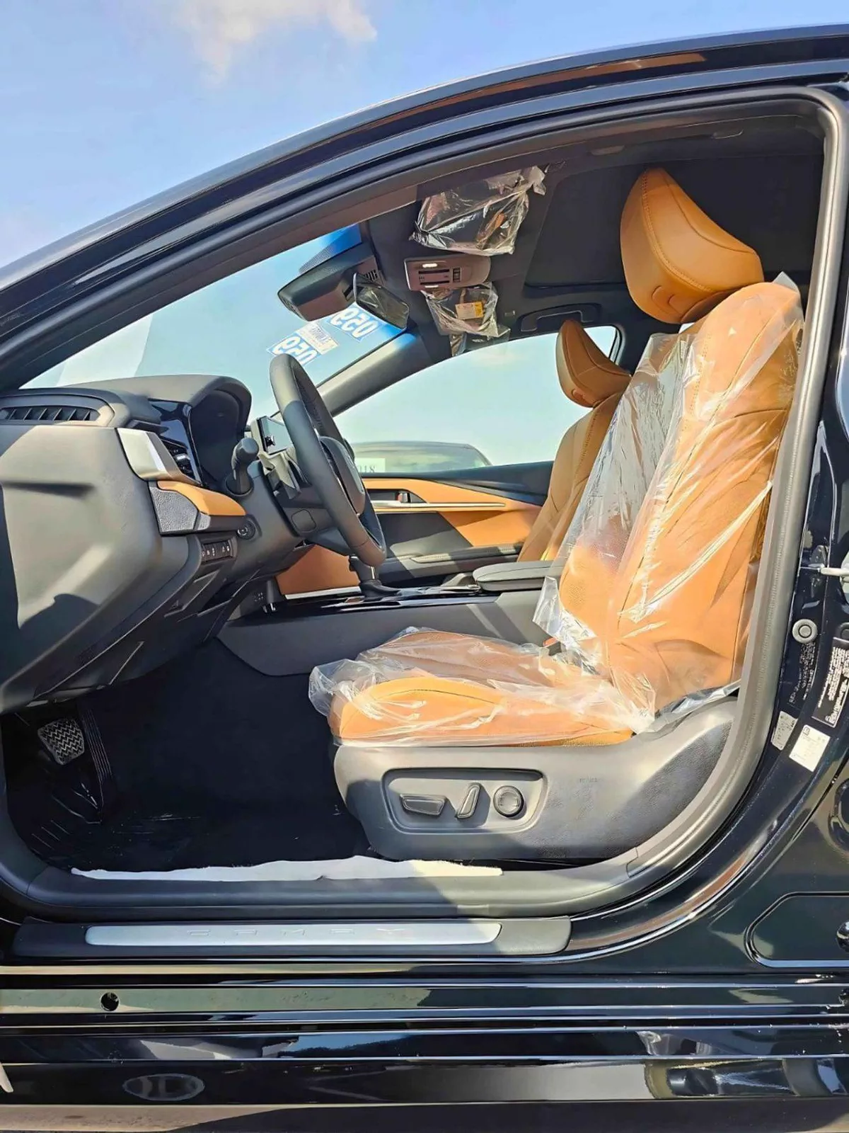 Toyota Camry GLE 2.5L PETROL V4 || RADAR | PANORAMIC ROOF | LEATHER WITH PWR SEATS (CODE # CGLER)-11-0