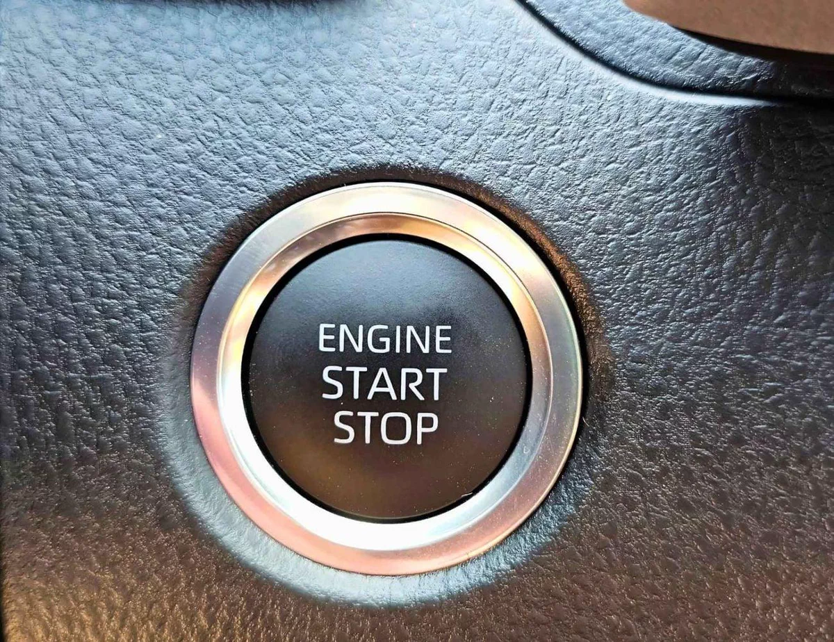 Toyota Camry GLE 2.5L PETROL V4 || RADAR | PANORAMIC ROOF | LEATHER WITH PWR SEATS (CODE # CGLER)-16-0