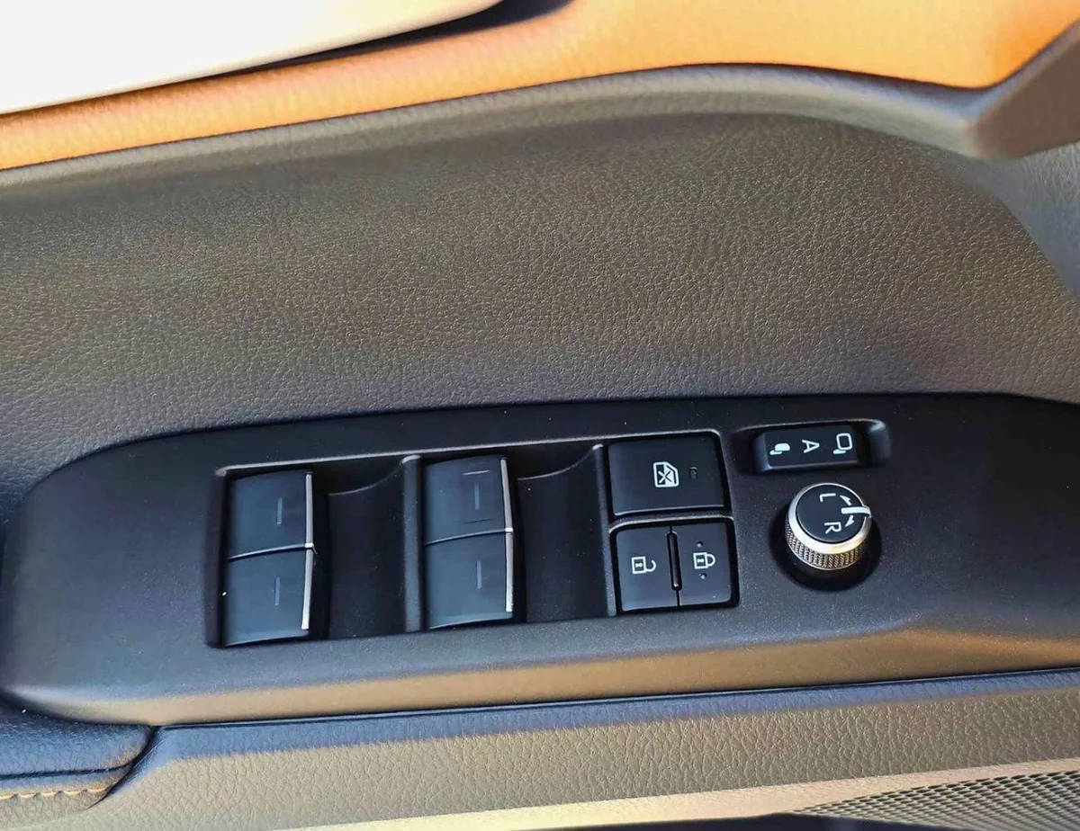 Toyota Camry GLE 2.5L PETROL V4 || RADAR | PANORAMIC ROOF | LEATHER WITH PWR SEATS (CODE # CGLER)-22-0