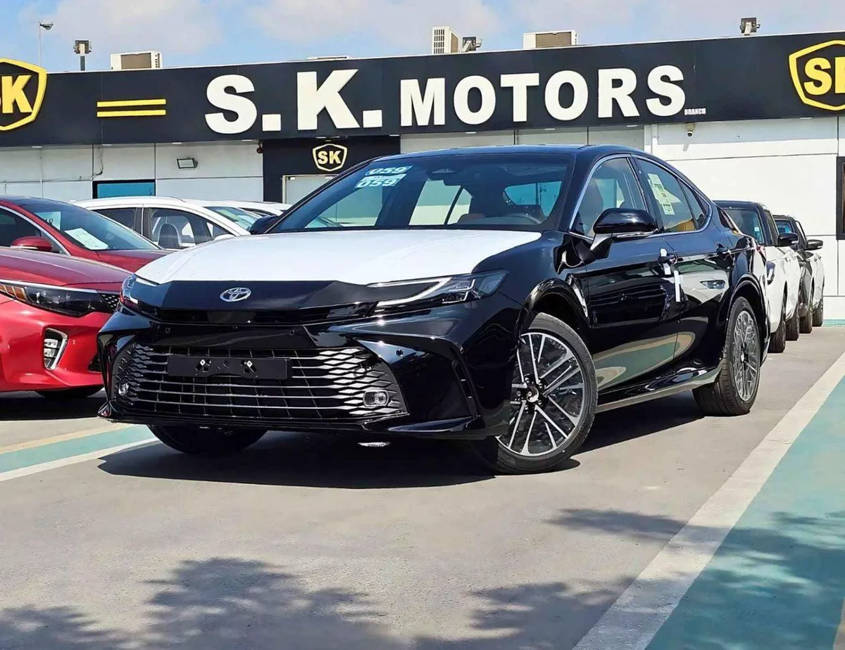 Toyota Camry GLE 2.5L PETROL V4 || RADAR | PANORAMIC ROOF | LEATHER WITH PWR SEATS (CODE # CGLER)-1-0