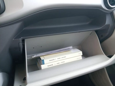 2024 Hyundai i10 White | Compact Hatchback-8