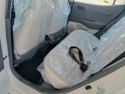 2024 Hyundai i10 White | Compact Hatchback-7