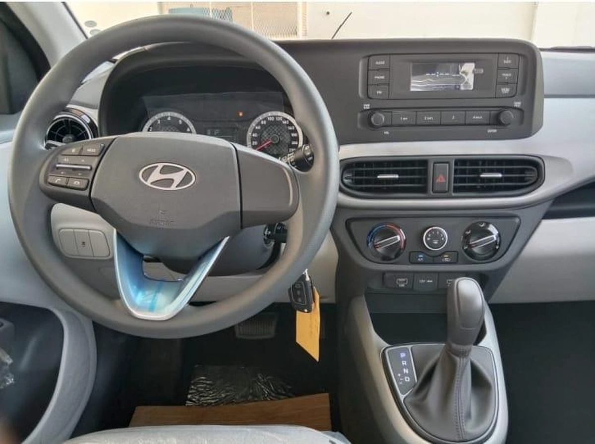 2024 Hyundai i10 White | Compact Hatchback-10-10