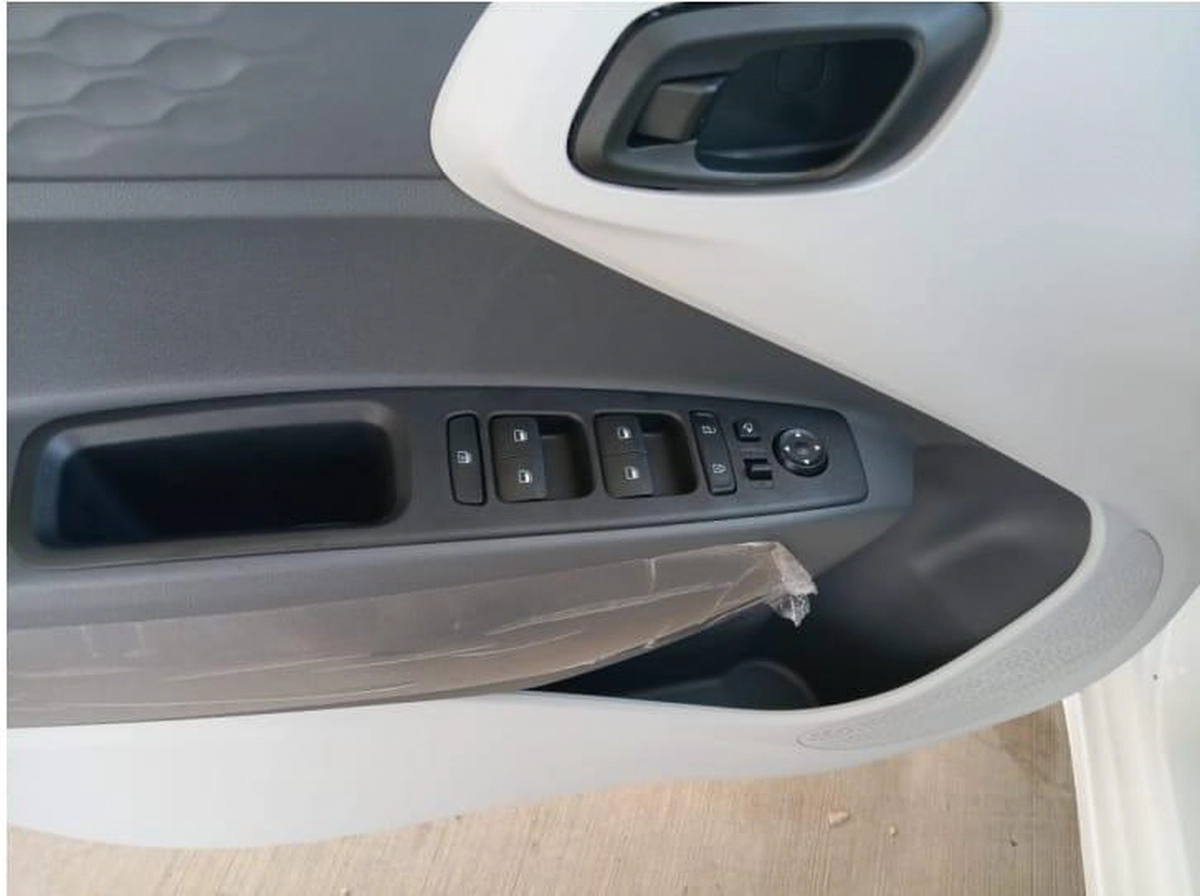 2024 Hyundai i10 White | Compact Hatchback-14-14