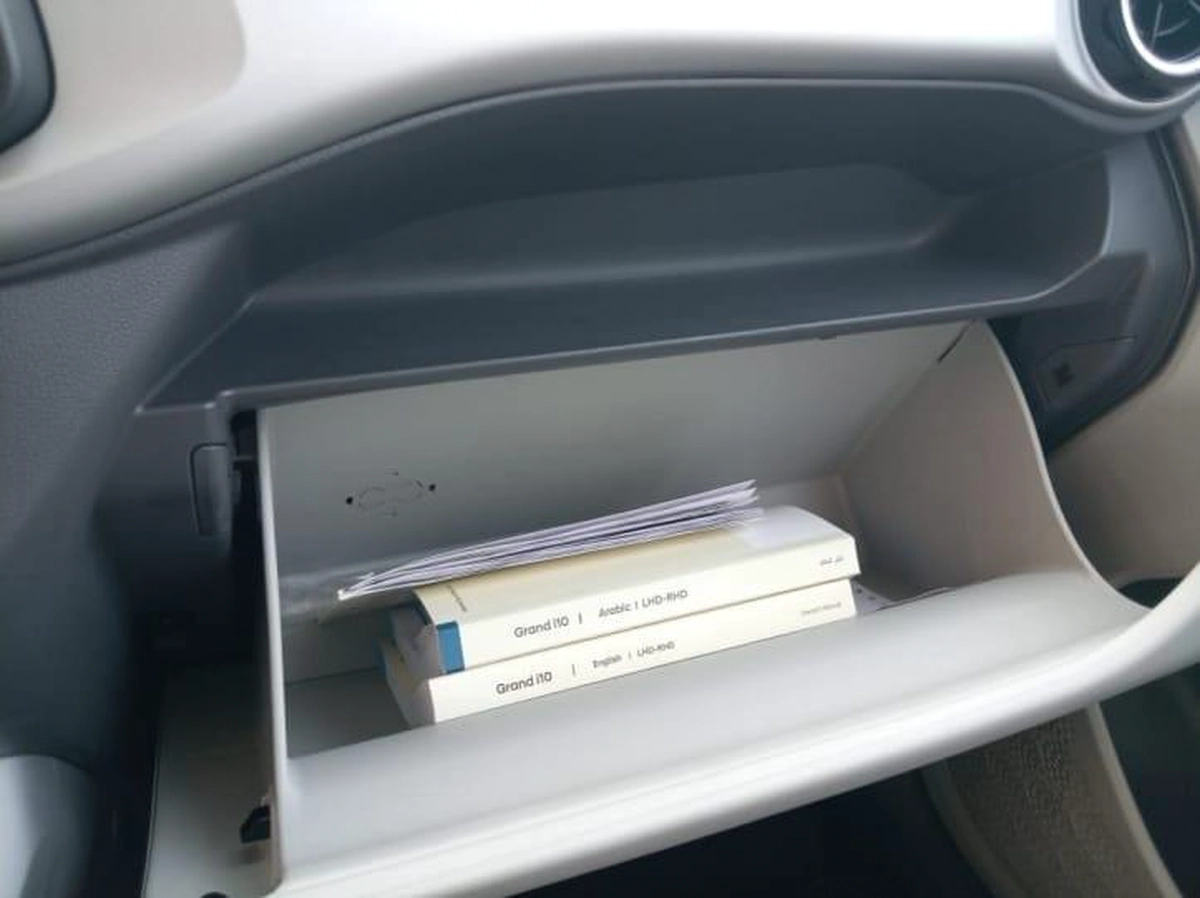 2024 Hyundai i10 White | Compact Hatchback-8-8