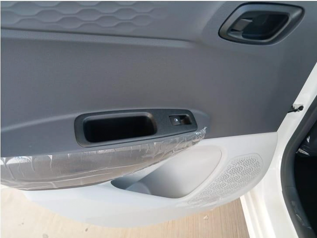 2024 Hyundai i10 White | Compact Hatchback-11-11