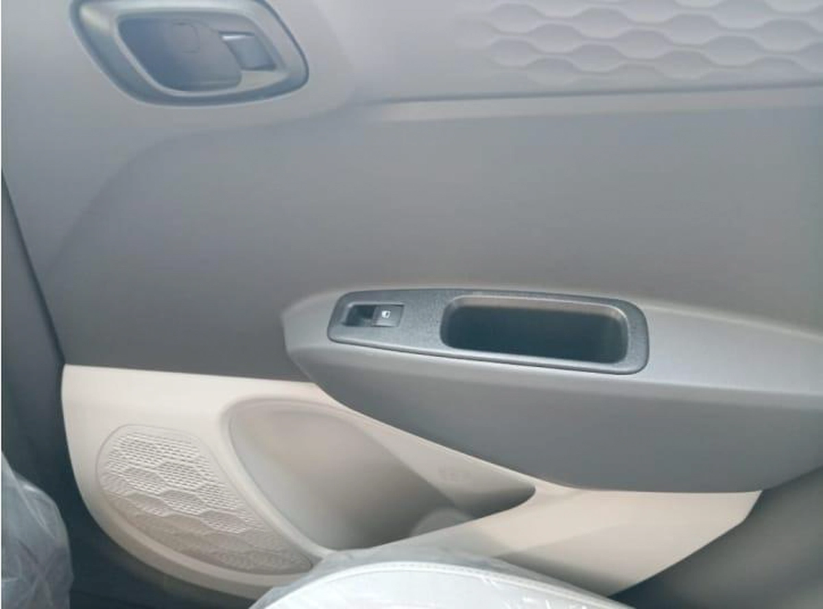 2024 Hyundai i10 White | Compact Hatchback-15-15