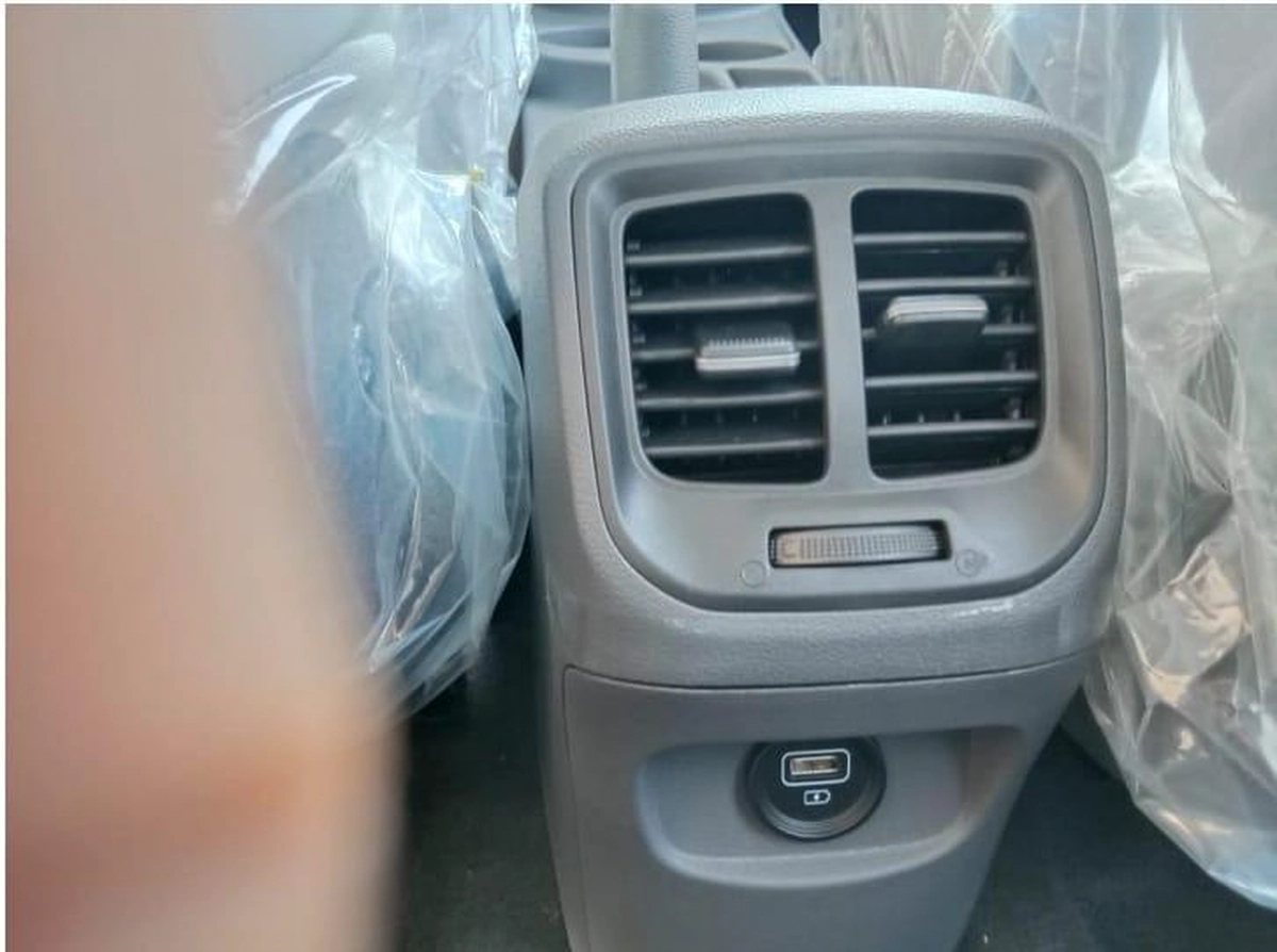 2024 Hyundai i10 White | Compact Hatchback-1-1