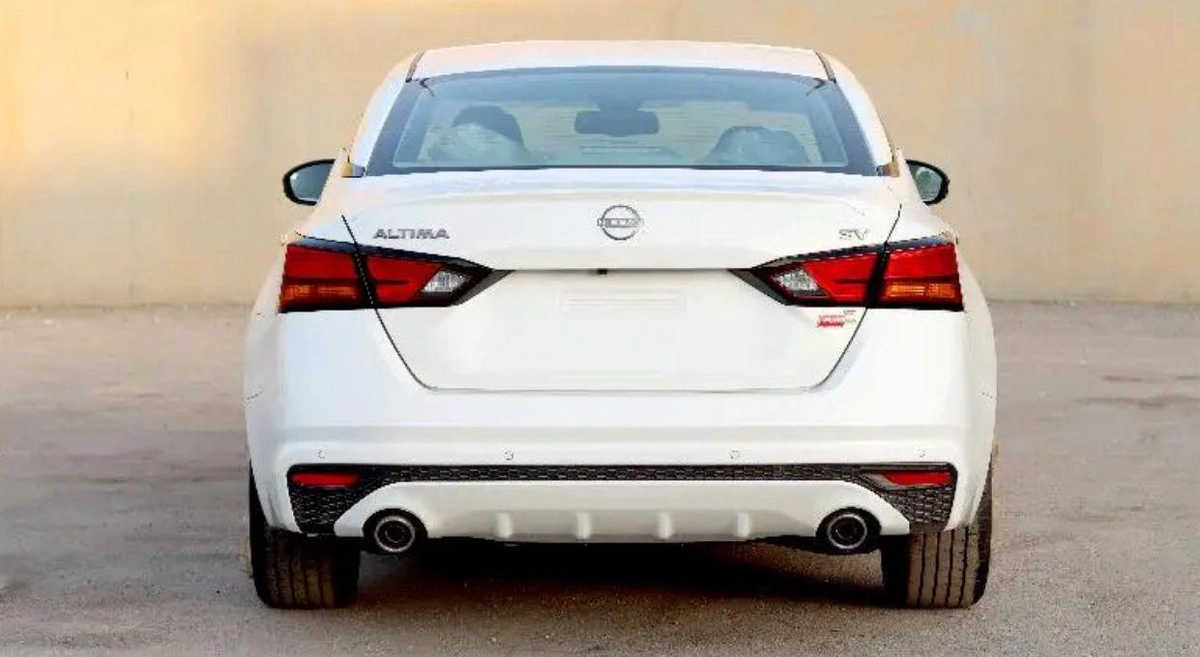 2026 Nissan Altima – White Sedan with Beige Interior-3-3