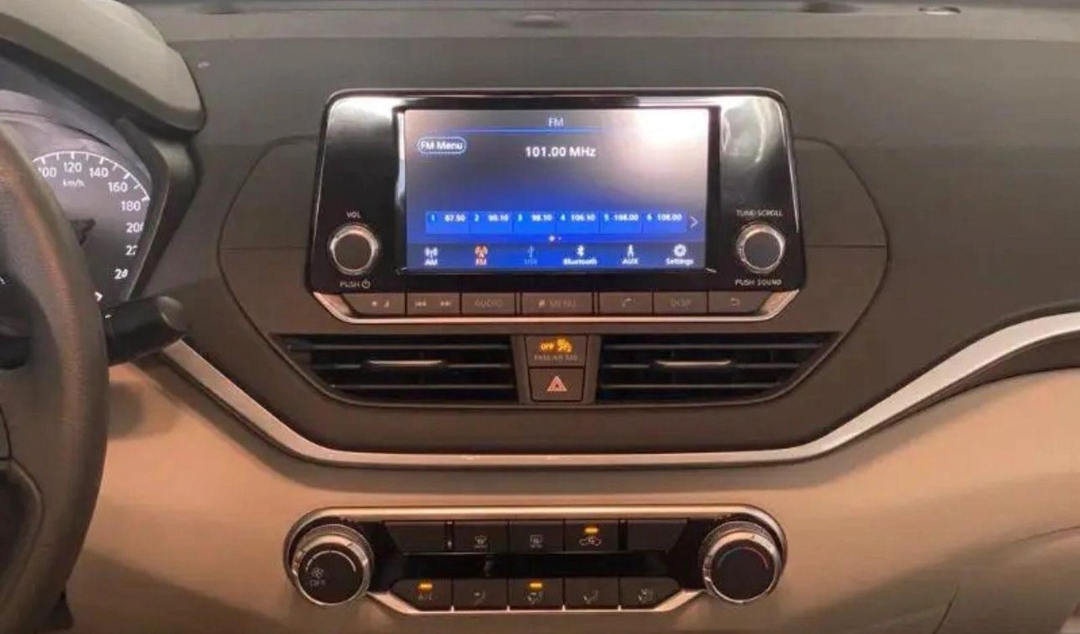 2026 Nissan Altima – White Sedan with Beige Interior-6-6