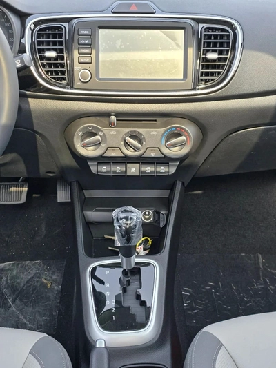 Kia Pegas-6