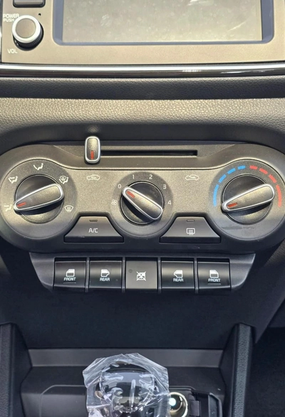 Kia Pegas-7
