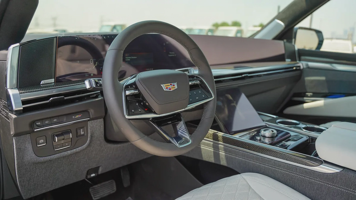 Cadillac Escalade-V | 2026 | GCC Specs | Petrol | 6.2L Supercharged V8 | 682 HP | AWD-9-9