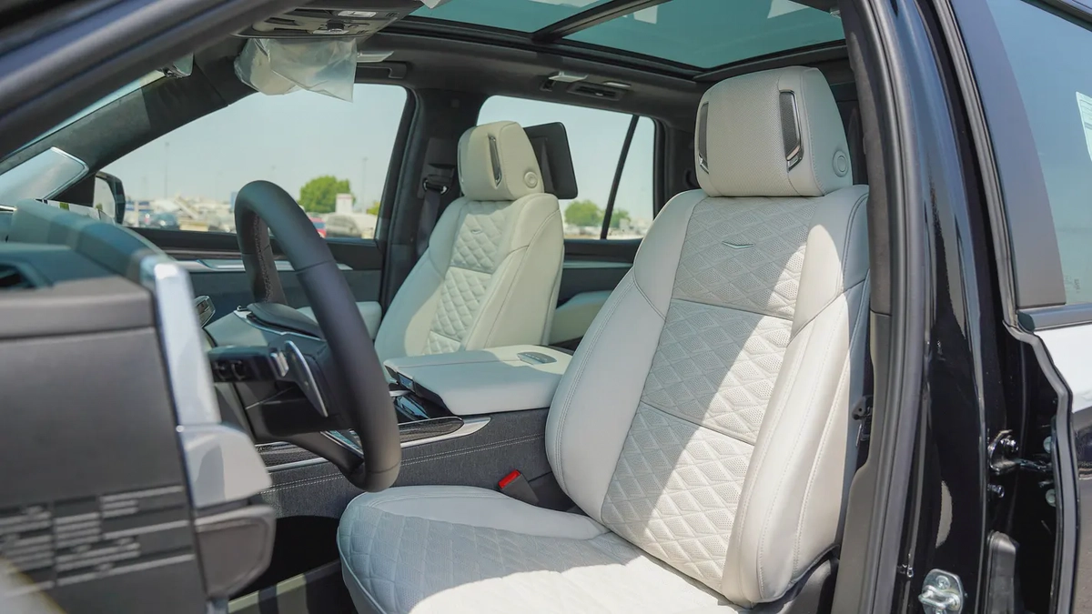 Cadillac Escalade-V | 2026 | GCC Specs | Petrol | 6.2L Supercharged V8 | 682 HP | AWD-10-10