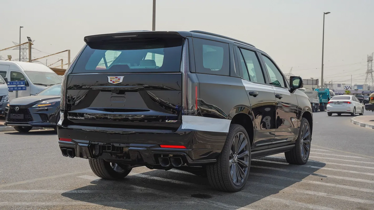 Cadillac Escalade-V | 2026 | GCC Specs | Petrol | 6.2L Supercharged V8 | 682 HP | AWD-3-3