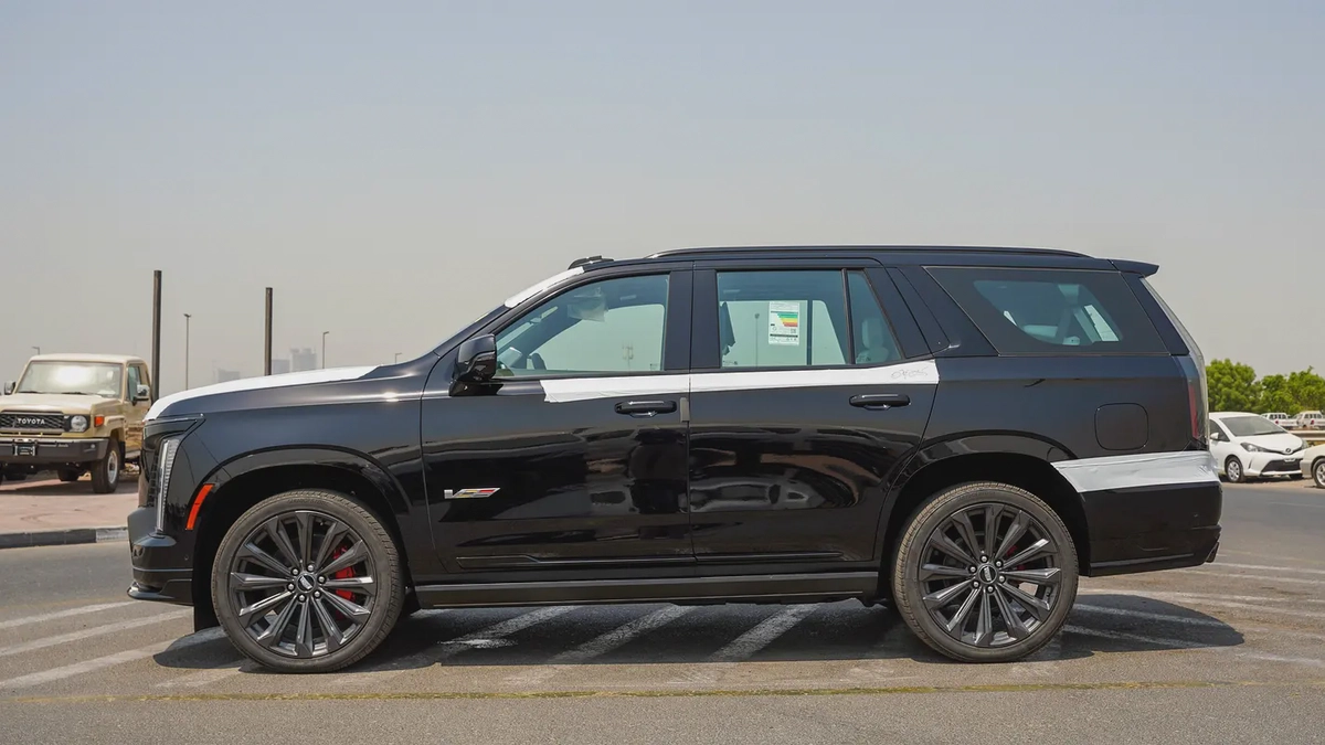 Cadillac Escalade-V | 2026 | GCC Specs | Petrol | 6.2L Supercharged V8 | 682 HP | AWD-6-6