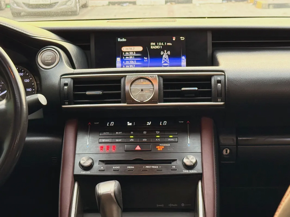 Lexus IS 200t 2017 - American Specs - Turbocharged Luxury Sedan-11-11