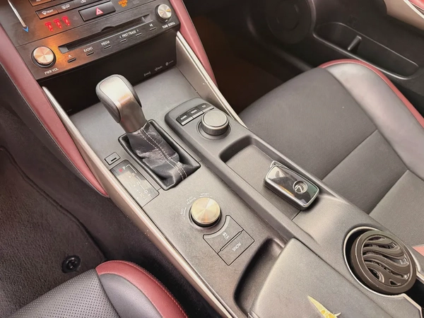 Lexus IS 200t 2017 - American Specs - Turbocharged Luxury Sedan