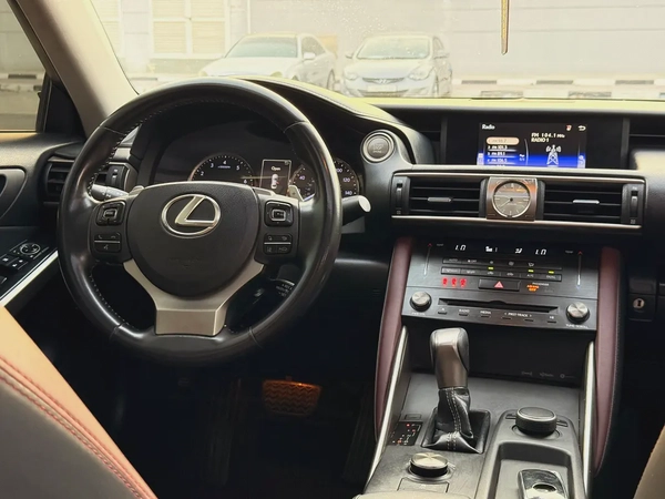 Lexus IS 200t 2017 - American Specs - Turbocharged Luxury Sedan