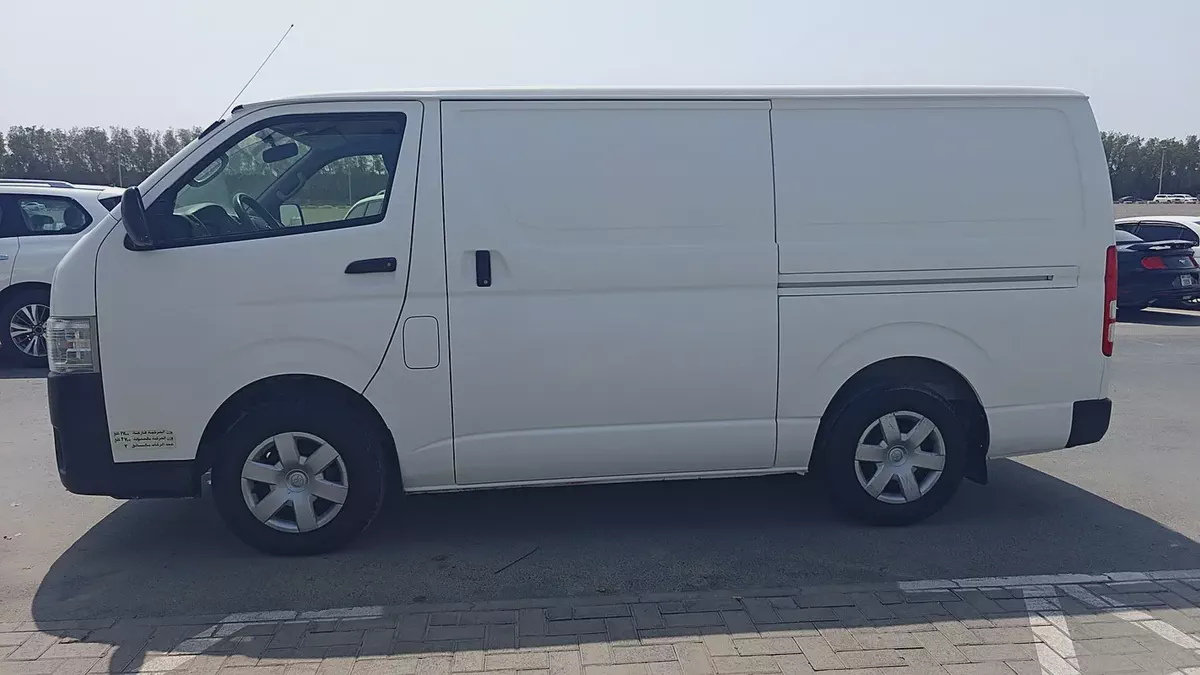 Toyota Hiace GL 2022 | GCC Specs | Pristine Condition-9-9