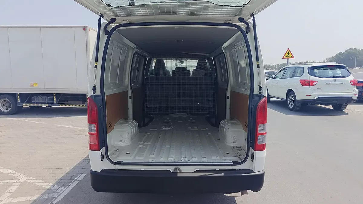 Toyota Hiace GL 2022 | GCC Specs | Pristine Condition-10-10