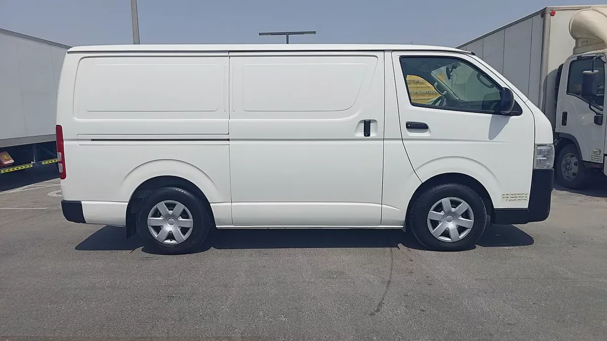 Toyota Hiace GL 2022 | GCC Specs | Pristine Condition-1-1