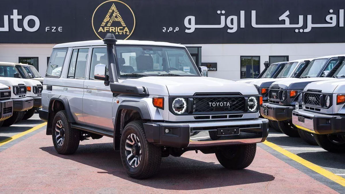 Toyota Land Cruiser 70 LC 76 4.0 PETROL AT FULL 2026