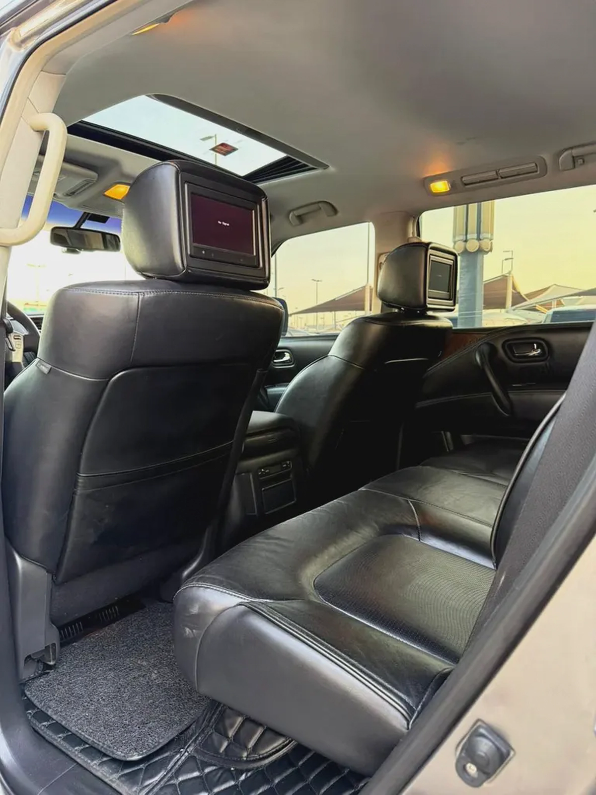 Infiniti QX80 Standard 2016 - GCC Specs - Well Maintained-9-9