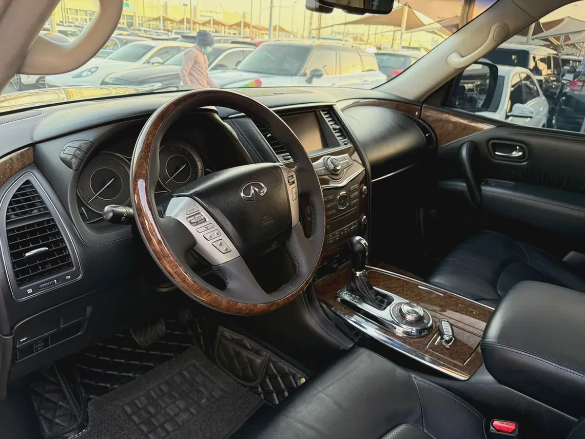 Infiniti QX80 Standard 2016 - GCC Specs - Well Maintained-10-10